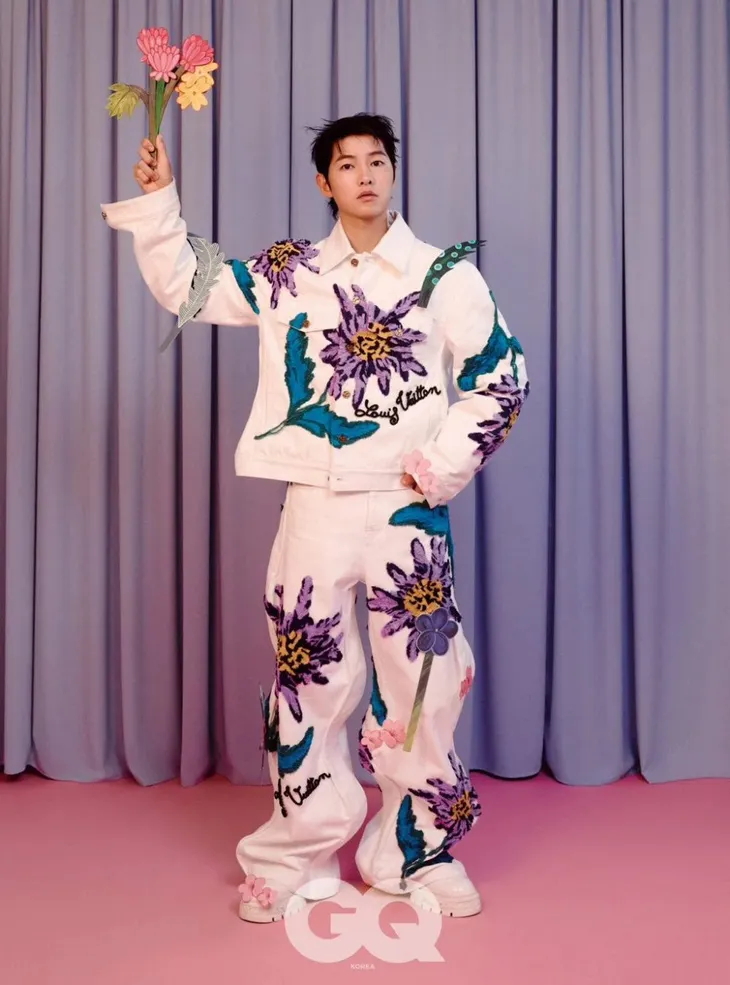 Hình ảnh mới của Song Joong Ki vấp phải phản ứng trái chiều - Ảnh 4. Hình ảnh mới của Song Joong Ki vấp phải phản ứng trái chiều - Ảnh 4.