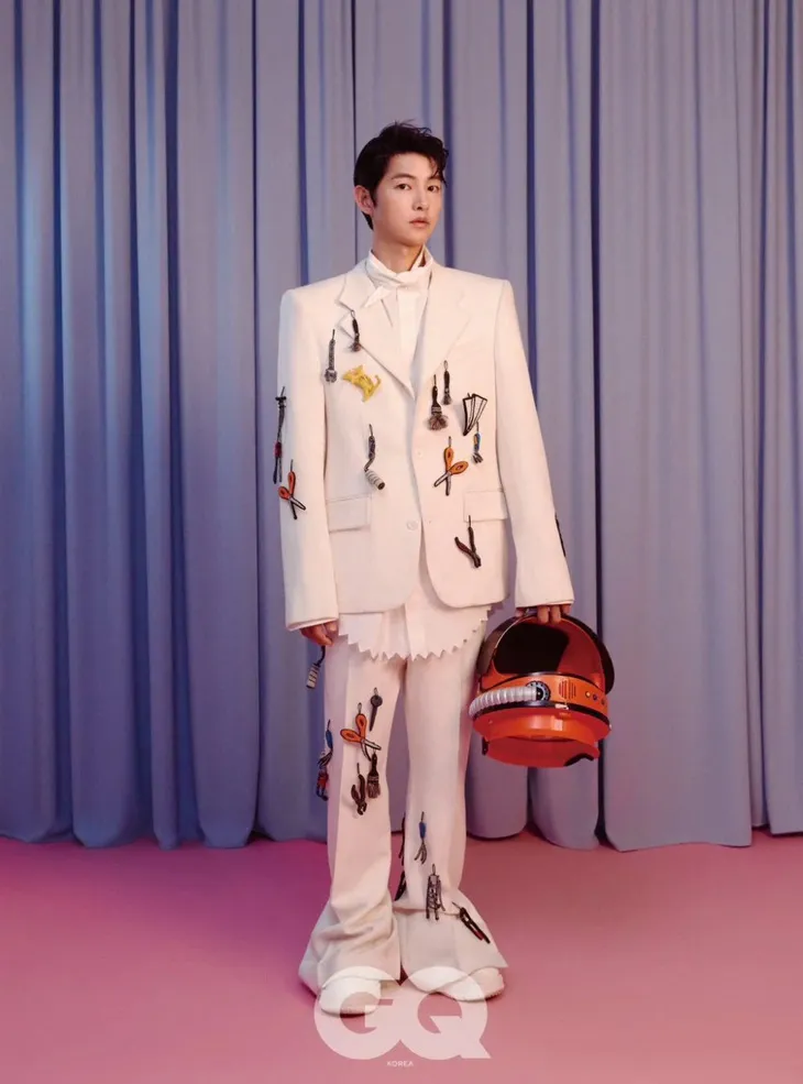 Hình ảnh mới của Song Joong Ki vấp phải phản ứng trái chiều - Ảnh 7. Hình ảnh mới của Song Joong Ki vấp phải phản ứng trái chiều - Ảnh 7.