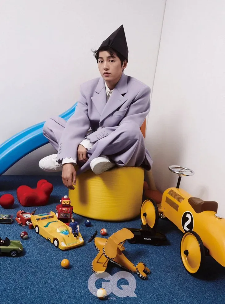 Hình ảnh mới của Song Joong Ki vấp phải phản ứng trái chiều - Ảnh 1. Hình ảnh mới của Song Joong Ki vấp phải phản ứng trái chiều - Ảnh 1.