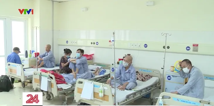 Nguy cơ ung thư phổi do hút thuốc lá - Ảnh 1.