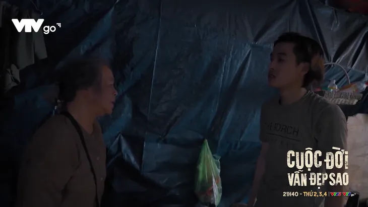 Cuộc đời vẫn đẹp sao - Tập 27: Bà Tình cầu xin Bát cùng về quê - Ảnh 1. Cuộc đời vẫn đẹp sao - Tập 27: Bà Tình cầu xin Bát cùng về quê - Ảnh 1.