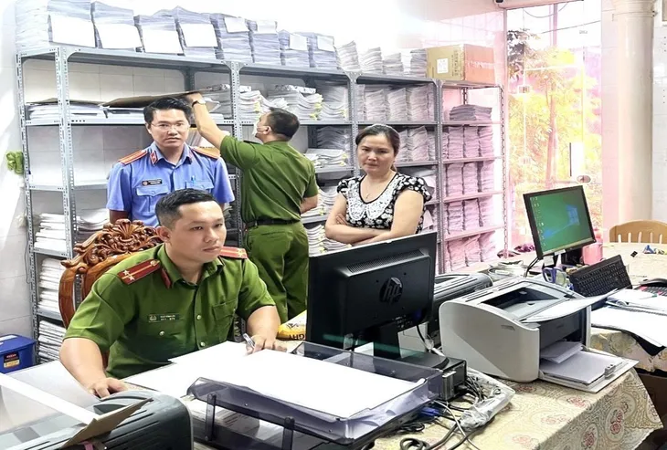 Vụ phòng khám cấp khống giấy khám bệnh, trục lợi BHXH: Thu hồi hơn 7,2 tỷ đồng của 3 phòng khám - Ảnh 2. Vụ phòng khám cấp khống giấy khám bệnh, trục lợi BHXH: Thu hồi hơn 7,2 tỷ đồng của 3 phòng khám - Ảnh 2.