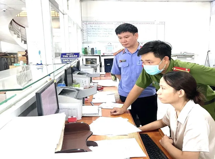 Vụ phòng khám cấp khống giấy khám bệnh, trục lợi BHXH: Thu hồi hơn 7,2 tỷ đồng của 3 phòng khám - Ảnh 1. Vụ phòng khám cấp khống giấy khám bệnh, trục lợi BHXH: Thu hồi hơn 7,2 tỷ đồng của 3 phòng khám - Ảnh 1.