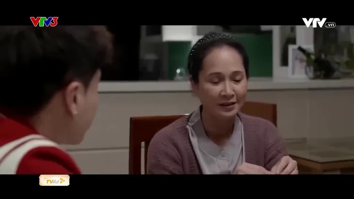 Gia đình mình vui bất thình lình: Thành - Danh tủm tỉm thấy Công sến với vợ - Ảnh 6. Gia đình mình vui bất thình lình: Thành - Danh tủm tỉm thấy Công sến với vợ - Ảnh 6.