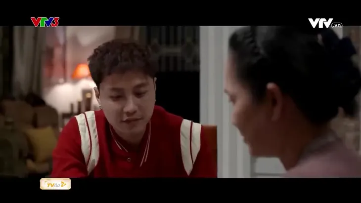 Gia đình mình vui bất thình lình: Thành - Danh tủm tỉm thấy Công sến với vợ - Ảnh 7. Gia đình mình vui bất thình lình: Thành - Danh tủm tỉm thấy Công sến với vợ - Ảnh 7.