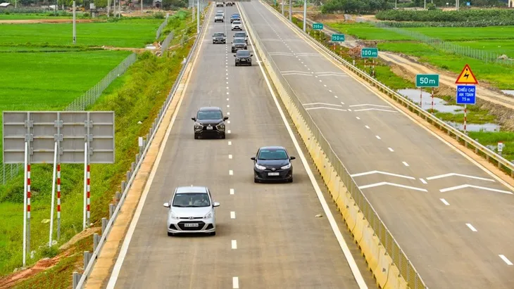 Dự án giao thông trọng điểm về đích tạo động lực phát triển kinh tế - Ảnh 1. Dự án giao thông trọng điểm về đích tạo động lực phát triển kinh tế - Ảnh 1.