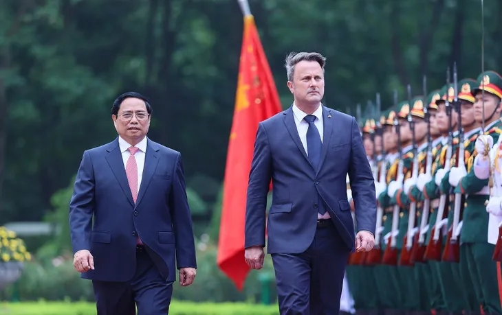 Thủ tướng Phạm Minh Chính chủ trì lễ đón Thủ tướng Đại Công quốc Luxembourg thăm chính thức Việt Nam - Ảnh 3. Thủ tướng Phạm Minh Chính chủ trì lễ đón Thủ tướng Đại Công quốc Luxembourg thăm chính thức Việt Nam - Ảnh 3.