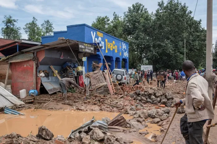 Lũ lụt và sạt lở đất ở Congo, Rwanda khiến hàng trăm người chết, hàng nghìn người mất nhà cửa - Ảnh 1. Lũ lụt và sạt lở đất ở Congo, Rwanda khiến hàng trăm người chết, hàng nghìn người mất nhà cửa - Ảnh 1.