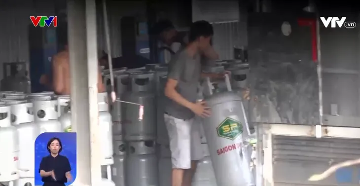 Sang chiết gas trái phép: Hậu quả khôn lường! - Ảnh 1. Sang chiết gas trái phép: Hậu quả khôn lường! - Ảnh 1.