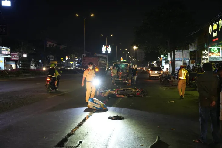 Truy tìm xe Benz gây tai nạn làm 1 người tử vong bỏ chạy trên Quốc lộ 51 - Ảnh 2. Truy tìm xe Benz gây tai nạn làm 1 người tử vong bỏ chạy trên Quốc lộ 51 - Ảnh 2.