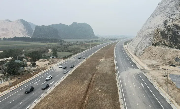 Kỳ vọng đột phá từ siêu dự án cao tốc Bắc - Nam - Ảnh 1. Kỳ vọng đột phá từ siêu dự án cao tốc Bắc - Nam - Ảnh 1.