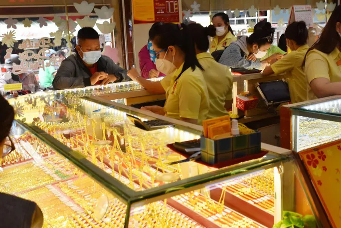 Giá vàng lao dốc mạnh - Ảnh 1. Giá vàng lao dốc mạnh - Ảnh 1.