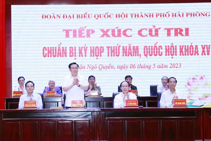 Chủ tịch Quốc hội Vương Đình Huệ tiếp xúc cử tri Hải Phòng - Ảnh 4. Chủ tịch Quốc hội Vương Đình Huệ tiếp xúc cử tri Hải Phòng - Ảnh 4.