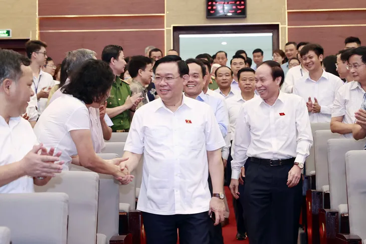 Chủ tịch Quốc hội Vương Đình Huệ tiếp xúc cử tri Hải Phòng - Ảnh 1. Chủ tịch Quốc hội Vương Đình Huệ tiếp xúc cử tri Hải Phòng - Ảnh 1.