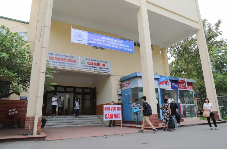 Gần 4.700 thí sinh thi đánh giá năng lực trường ĐH Sư phạm Hà Nội - Ảnh 10. Gần 4.700 thí sinh thi đánh giá năng lực trường ĐH Sư phạm Hà Nội - Ảnh 10.