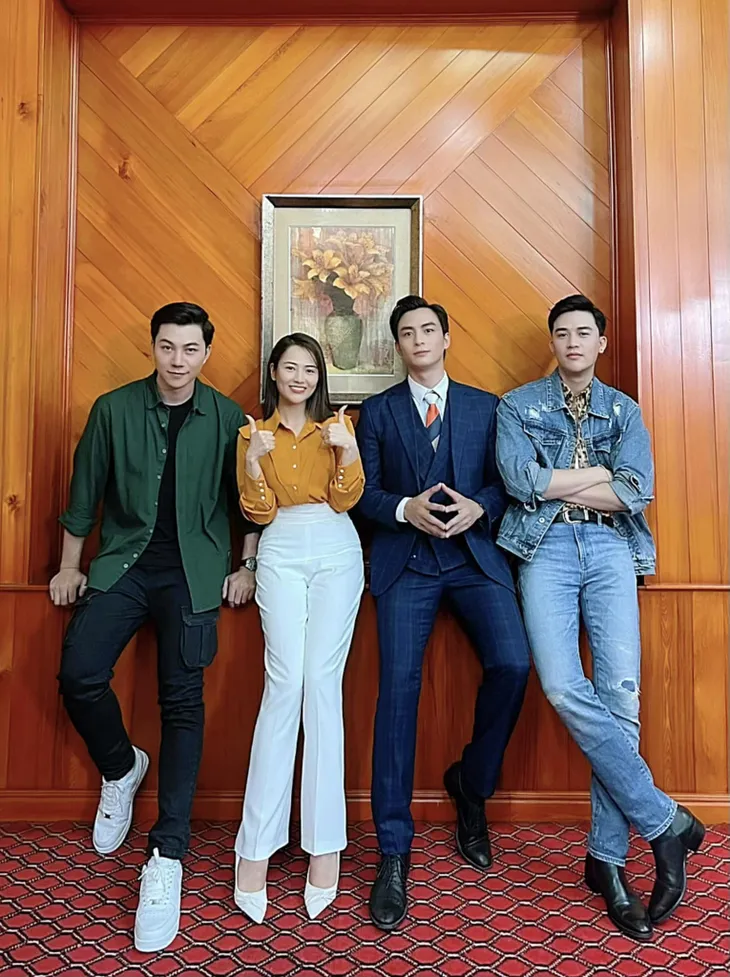 Diễn viên Việt diện áo đông... giữa trời nóng đỉnh điểm - Ảnh 3. Diễn viên Việt diện áo đông... giữa trời nóng đỉnh điểm - Ảnh 3.