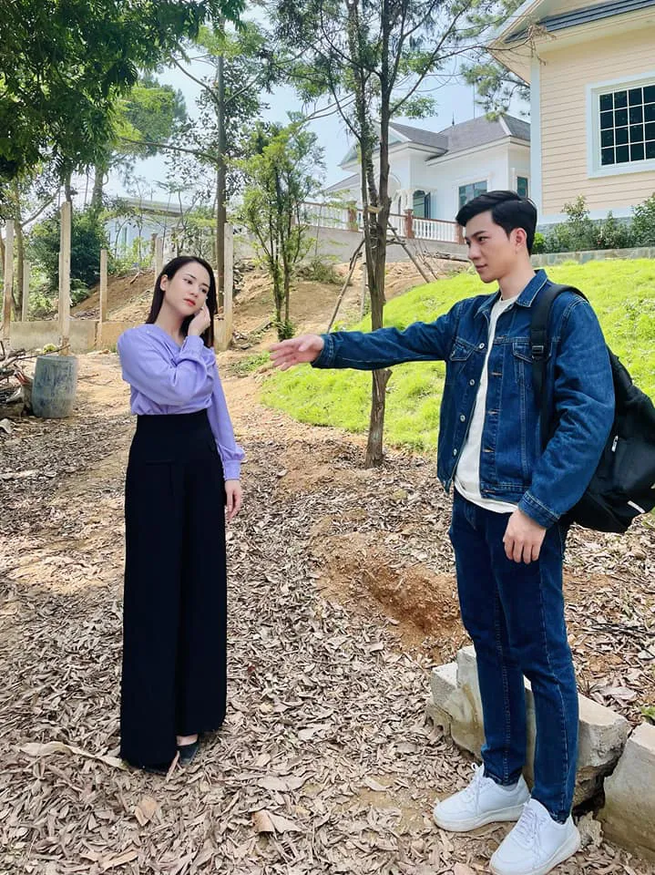 Diễn viên Việt diện áo đông... giữa trời nóng đỉnh điểm - Ảnh 2. Diễn viên Việt diện áo đông... giữa trời nóng đỉnh điểm - Ảnh 2.