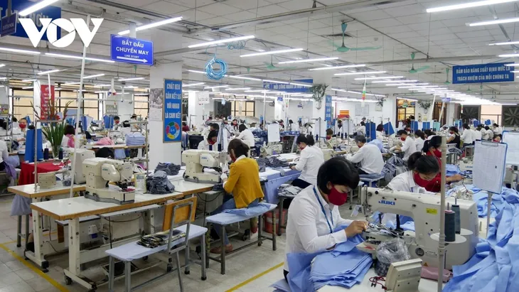 Những ngành nào có xu hướng tiếp tục cắt giảm lao động trong thời gian tới? - Ảnh 1.