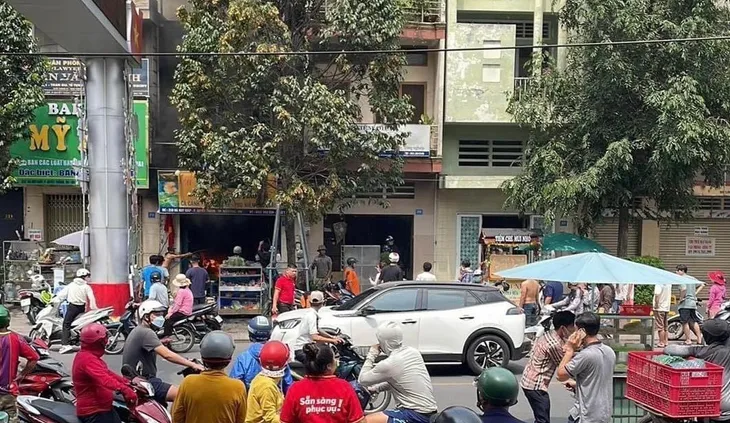 Đốt nhà người tình do ghen tuông, 4 người thương vong - Ảnh 2. Đốt nhà người tình do ghen tuông, 4 người thương vong - Ảnh 2.
