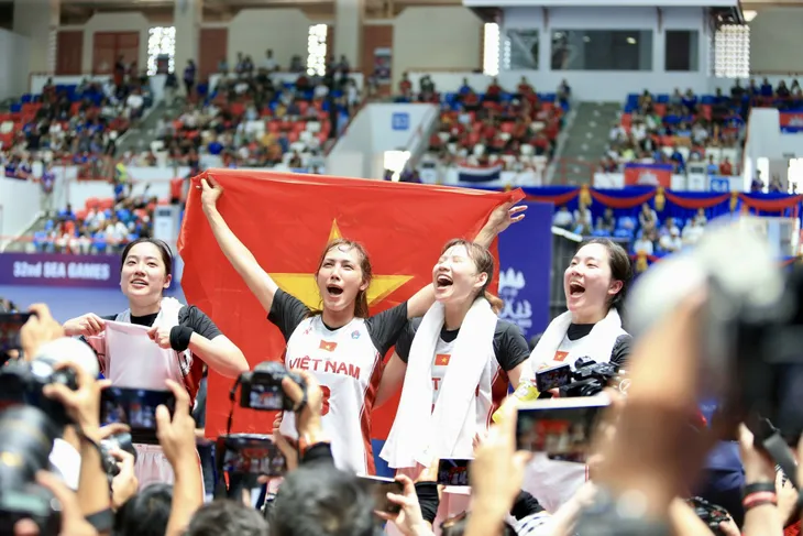 Bóng rổ Việt Nam giành tấm HCV lịch sử tại SEA Games - Ảnh 9. Bóng rổ Việt Nam giành tấm HCV lịch sử tại SEA Games - Ảnh 9.