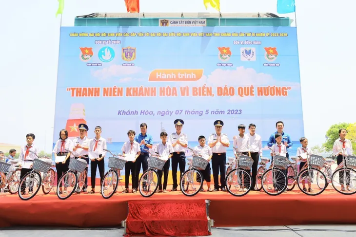 Thanh niên Khánh Hòa với hành trình Vì biển, đảo quê hương - Ảnh 1. Thanh niên Khánh Hòa với hành trình Vì biển, đảo quê hương - Ảnh 1.