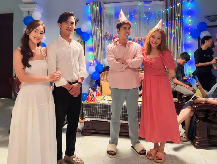 Hậu trường Gia đình mình vui bất thình lình: Hà - Thành bất ngờ hoán đổi cho Danh - Trâm Anh - Ảnh 1. Hậu trường Gia đình mình vui bất thình lình: Hà - Thành bất ngờ hoán đổi cho Danh - Trâm Anh - Ảnh 1.
