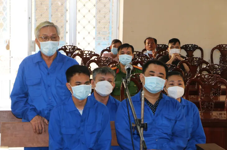 Người chi 20 tỷ đồng khai lý do muốn điều chuyển Giám đốc Công an tỉnh An Giang - Ảnh 2. Người chi 20 tỷ đồng khai lý do muốn điều chuyển Giám đốc Công an tỉnh An Giang - Ảnh 2.
