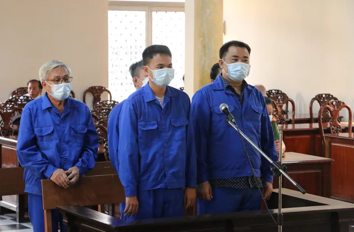 Người chi 20 tỷ đồng khai lý do muốn điều chuyển Giám đốc Công an tỉnh An Giang - Ảnh 3. Người chi 20 tỷ đồng khai lý do muốn điều chuyển Giám đốc Công an tỉnh An Giang - Ảnh 3.