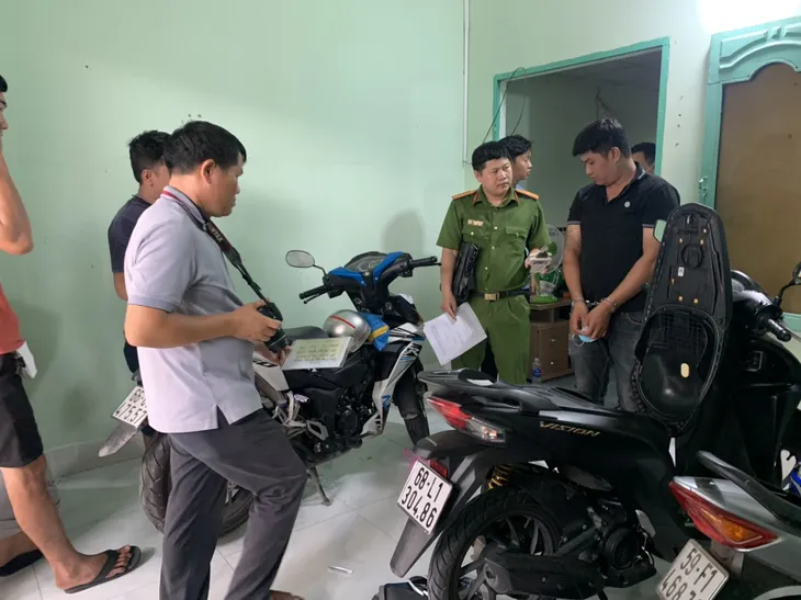 Triệt xóa nhóm trộm thuê phòng trọ làm nơi cất giấu xe - Ảnh 1. Triệt xóa nhóm trộm thuê phòng trọ làm nơi cất giấu xe - Ảnh 1.