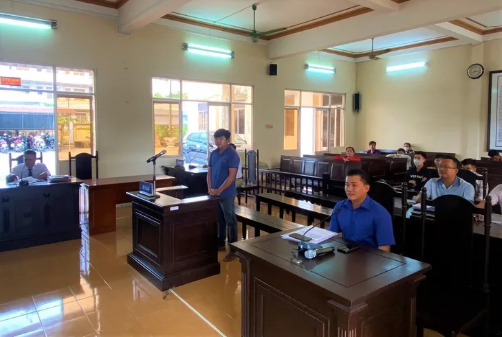 Buộc cơ sở lắp đặt quảng cáo bồi thường 21 tỉ đồng vì thi công gây cháy - Ảnh 1.