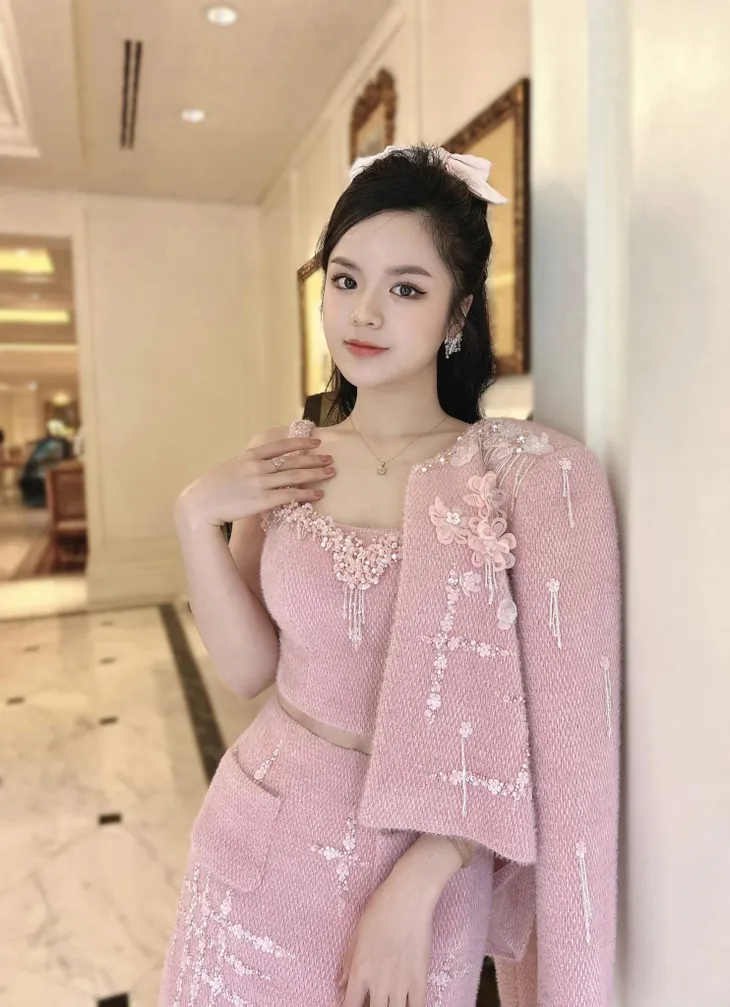 Bạn gái Thạch Cuộc đời vẫn đẹp sao khi năng động, lúc gợi cảm - Ảnh 19. Bạn gái Thạch Cuộc đời vẫn đẹp sao khi năng động, lúc gợi cảm - Ảnh 19.