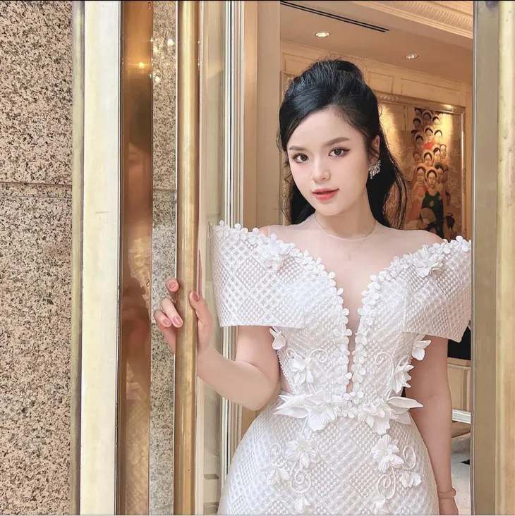 Bạn gái Thạch Cuộc đời vẫn đẹp sao khi năng động, lúc gợi cảm - Ảnh 21. Bạn gái Thạch Cuộc đời vẫn đẹp sao khi năng động, lúc gợi cảm - Ảnh 21.