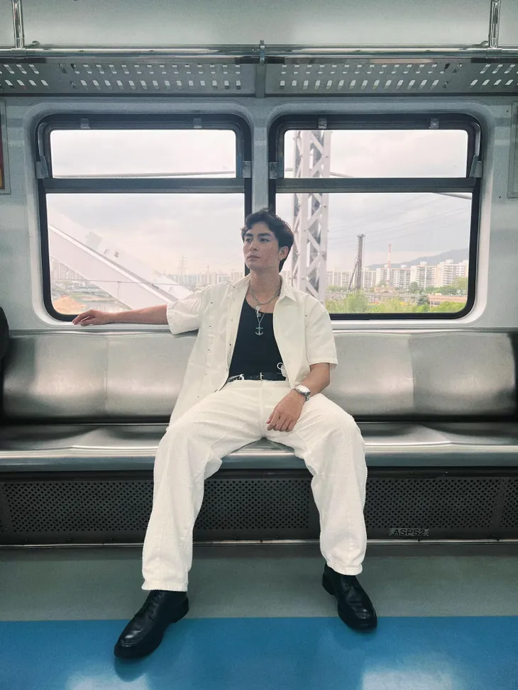 Diện mạo nam chính hot boy mới toanh gia nhập vũ trụ phim VFC - Ảnh 2. Diện mạo nam chính hot boy mới toanh gia nhập vũ trụ phim VFC - Ảnh 2.