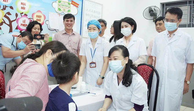 Hà Nội đồng loạt triển khai cho trẻ uống vitamin A nhân Ngày Vi chất dinh dưỡng - Ảnh 1. Hà Nội đồng loạt triển khai cho trẻ uống vitamin A nhân Ngày Vi chất dinh dưỡng - Ảnh 1.