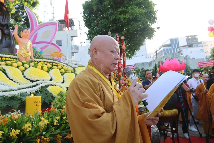 Đại lễ Phật đản 2023: Tưởng niệm 60 năm ngày Bồ tát Thích Quảng Đức vị pháp thiêu thân - Ảnh 3. Đại lễ Phật đản 2023: Tưởng niệm 60 năm ngày Bồ tát Thích Quảng Đức vị pháp thiêu thân - Ảnh 3.