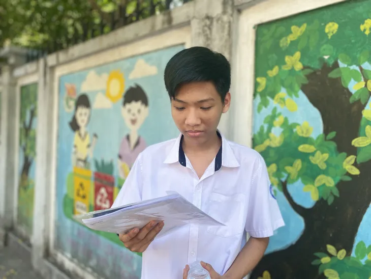 Hà Nội: Đề thi môn Ngoại Ngữ vào lớp 10 “dễ thở” đối với thí sinh - Ảnh 10. Hà Nội: Đề thi môn Ngoại Ngữ vào lớp 10 “dễ thở” đối với thí sinh - Ảnh 10.
