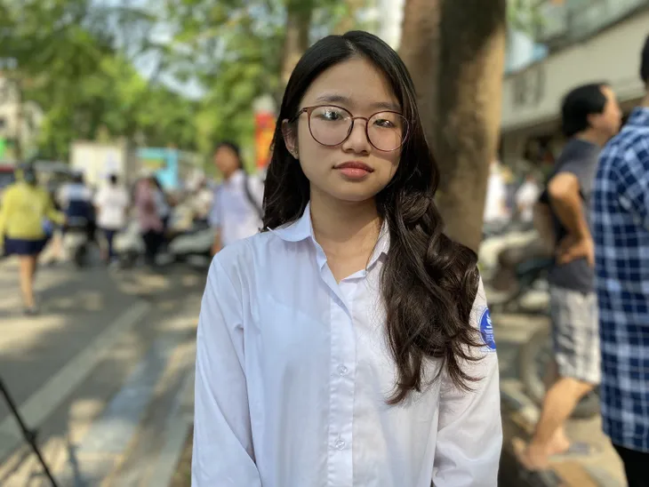 Hà Nội: Đề thi môn Ngoại Ngữ vào lớp 10 “dễ thở” đối với thí sinh - Ảnh 7. Hà Nội: Đề thi môn Ngoại Ngữ vào lớp 10 “dễ thở” đối với thí sinh - Ảnh 7.