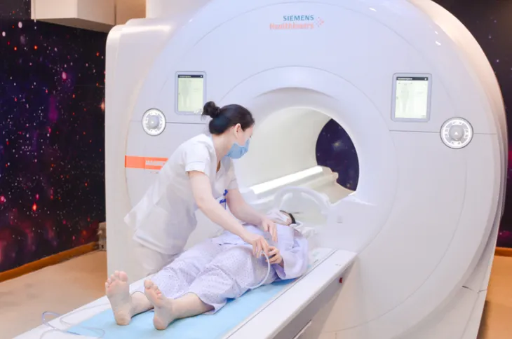 Dùng robot trí tuệ nhân tạo mổ não ngay tại Việt Nam - Ảnh 1. Dùng robot trí tuệ nhân tạo mổ não ngay tại Việt Nam - Ảnh 1.