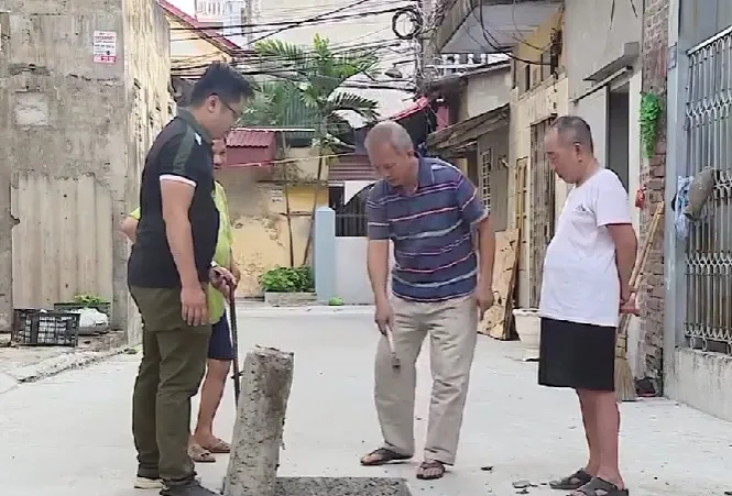 Đường bê tông vừa làm xong đã xuống cấp, nứt bở - Ảnh 2.
