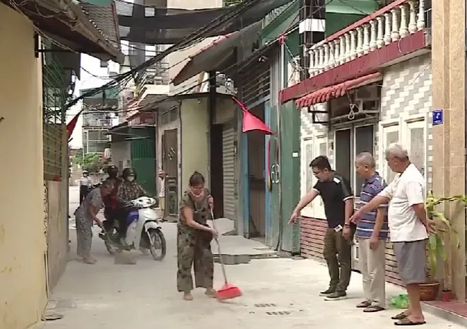 Đường bê tông vừa làm xong đã xuống cấp, nứt bở - Ảnh 1.