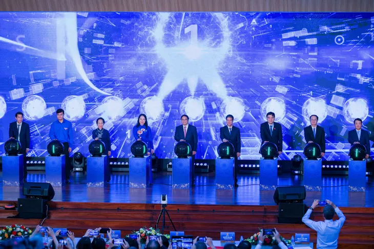 Các quốc gia phát triển đều bắt đầu từ giáo dục, còn sống còn phải học tập - Ảnh 15.