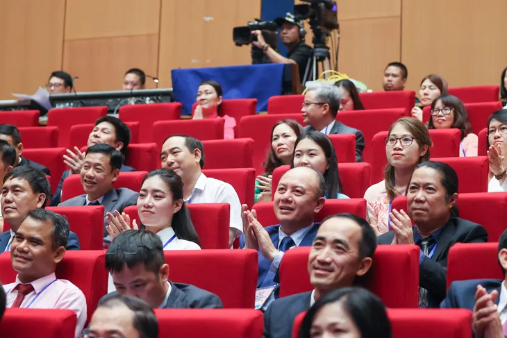 Thủ tướng: Đẩy mạnh thi đua, tỏa sáng tinh thần yêu nước, cống hiến, dám nghĩ, dám làm - Ảnh 7. Thủ tướng: Đẩy mạnh thi đua, tỏa sáng tinh thần yêu nước, cống hiến, dám nghĩ, dám làm - Ảnh 7.
