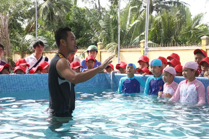 TP Hồ Chí Minh tập huấn phòng, chống đuối nước cho học sinh, thanh niên - Ảnh 1. TP Hồ Chí Minh tập huấn phòng, chống đuối nước cho học sinh, thanh niên - Ảnh 1.