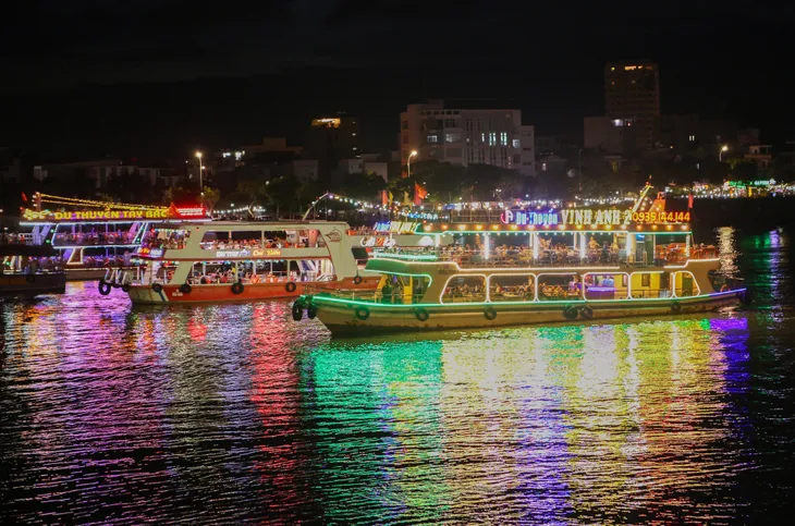 Lễ hội pháo hoa quốc tế Đà Nẵng 2023: Đắm chìm trong cảm xúc với “Tình yêu không biên giới” - Ảnh 1.