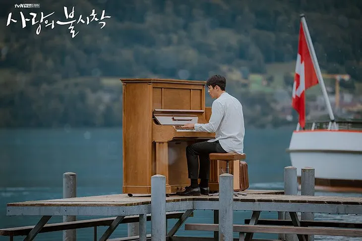 Quá đông khách du lịch, địa điểm quay phim lãng mạn giữa Hyunbin và Son Ye Jin tại Thụy Sĩ thu phí tham quan - Ảnh 1. Quá đông khách du lịch, địa điểm quay phim lãng mạn giữa Hyunbin và Son Ye Jin tại Thụy Sĩ thu phí tham quan - Ảnh 1.