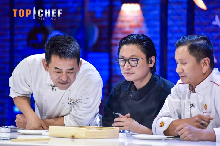 Top Chef Việt Nam - Tập 1: 3 món ăn đường phố được Giám khảo 1 sao Michelin chọn - Ảnh 7. Top Chef Việt Nam - Tập 1: 3 món ăn đường phố được Giám khảo 1 sao Michelin chọn - Ảnh 7.