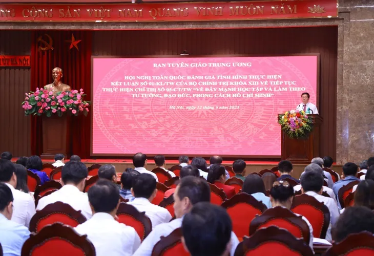 Đổi mới, tạo đột phá và đề cao tính nêu gương trong học, làm theo gương Bác - Ảnh 1. Đổi mới, tạo đột phá và đề cao tính nêu gương trong học, làm theo gương Bác - Ảnh 1.