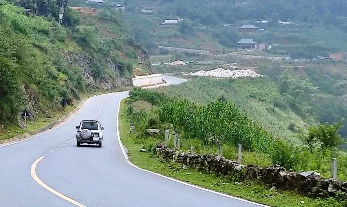 Đảm bảo an toàn trên các cung đường đèo dốc - Ảnh 3. Đảm bảo an toàn trên các cung đường đèo dốc - Ảnh 3.
