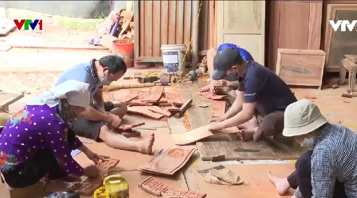 Hỗ trợ làng nghề chuyển sang nguyên liệu gỗ rừng trồng - Ảnh 1. Hỗ trợ làng nghề chuyển sang nguyên liệu gỗ rừng trồng - Ảnh 1.