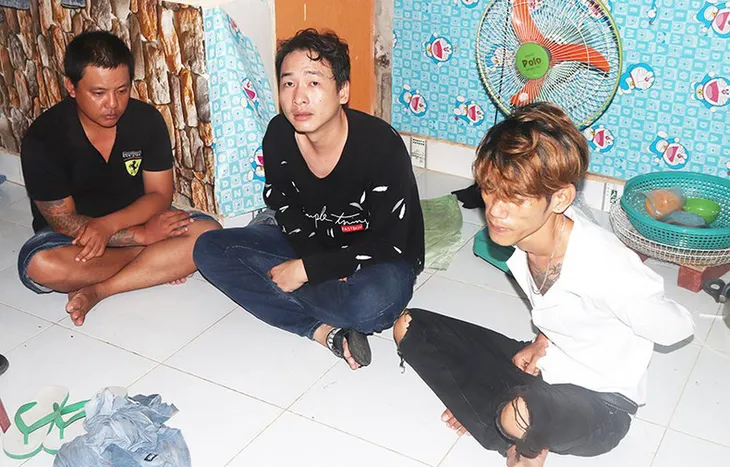 Bắt quả tang 2 nhóm đối tượng tàng trữ ma túy ở Sóc Trăng - Ảnh 2. Bắt quả tang 2 nhóm đối tượng tàng trữ ma túy ở Sóc Trăng - Ảnh 2.